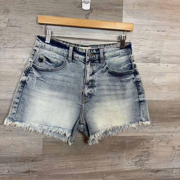 Kancan Gardenia Essentials High Rise Mom Shorts Light Wash - Size Large - Picture 10 of 10